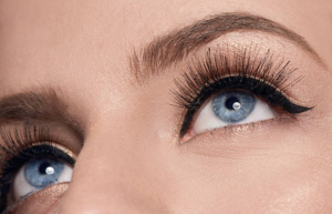 Expert Tips to Prevent Mascara From Smudging – Makeup Artists’ Guide